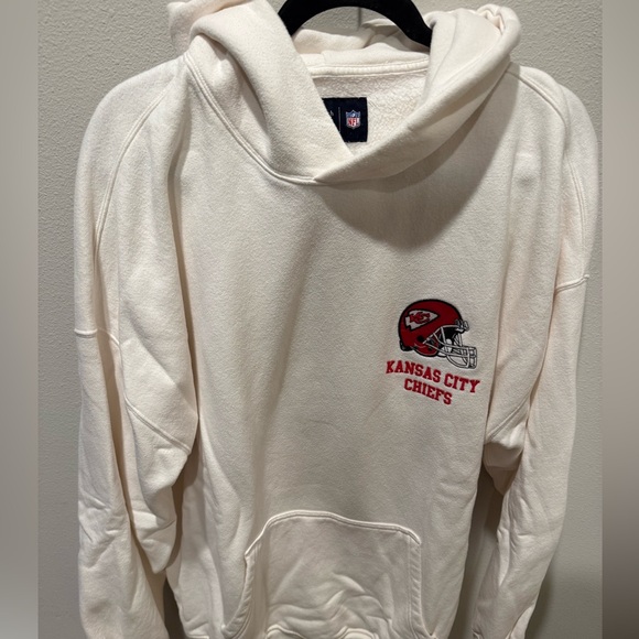 Kansas City Chiefs Hoodie - Picture 4 of 7